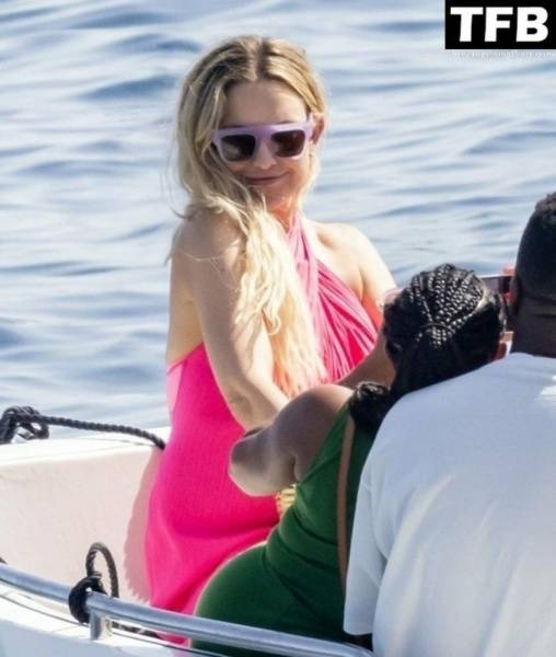 Kate Hudson is Seen on Her Family Trip to Nerano on tubephoto.pics