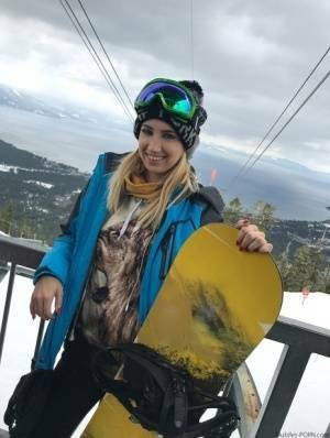 Blonde teens with nice smiles Kristen Scott & Sierra Nicole take to ski slopes on tubephoto.pics