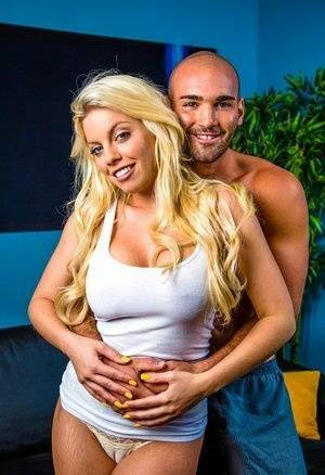Sexy blonde Brittany Amber and Bobby Bull hookup for sexual intercourse on tubephoto.pics
