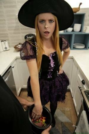 Penny Pax & Haley Reed seduce their man friend while decked out for Halloween on tubephoto.pics