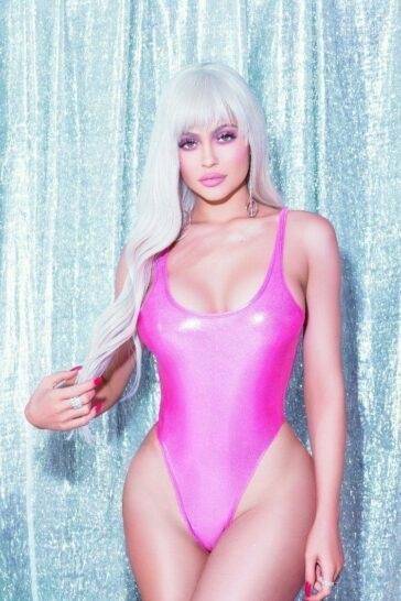Kylie Jenner Thong Swimsuit Photoshoot Leaked - Usa on tubephoto.pics