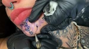Tattoo enthusiast Amber Luke gets a new face tat from a female artist on tubephoto.pics