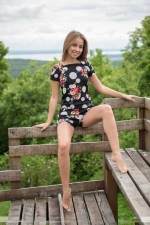 Barefoot teen Linda A gets totally naked at a lookout spot in the woods on tubephoto.pics