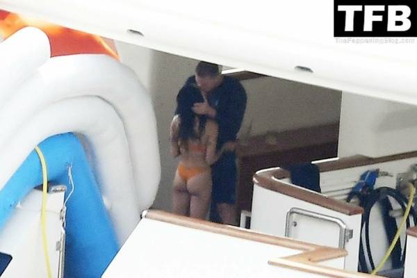 Zoe Kravitz & Channing Tatum Pack on the PDA While on a Romantic Holiday on a Mega Yacht in Italy - Italy on tubephoto.pics