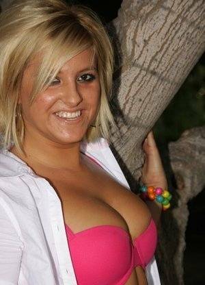 Blonde amateur Jenny works her firm ass and twat clear of jean shorts outdoors on tubephoto.pics