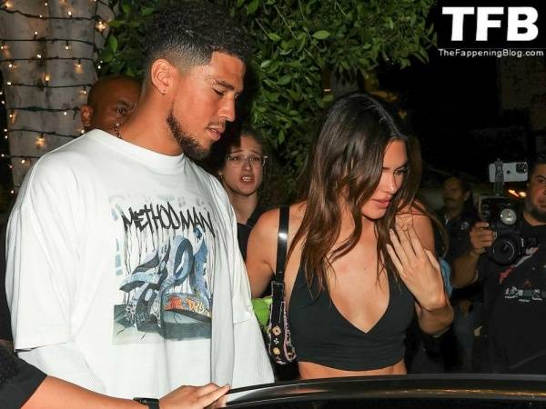 Kendall Jenner & Devin Booker Arrive at Catch Steak in WeHo on tubephoto.pics