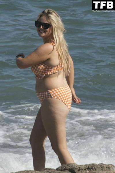 Emily Atack is Seen Having Fun by the Sea and Doing a Shoot on Holiday in Spain - Spain on tubephoto.pics