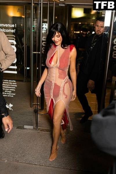 Kylie Jenner is Ravishing in Red Leaving Dinner at 1CChez Loulou 1D During PFW on tubephoto.pics
