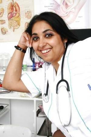 Fat Indian nurse Alice flashing upskirt underwear in hospital - India on tubephoto.pics