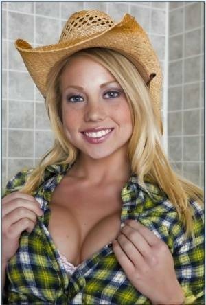 Blond teen babe in a cowboy hat Shawna Lenee goes nude in the shower on tubephoto.pics