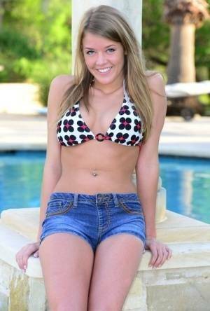 Cute teen Sophia Wood drops her shorts by the pool to toy with a vibrator on tubephoto.pics