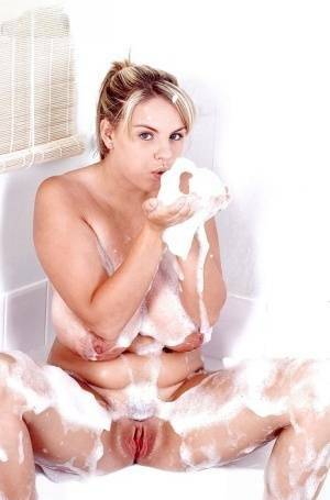 Plump Euro babe Kelly Kay soaps up huge pornstar juggs in bathtub on tubephoto.pics