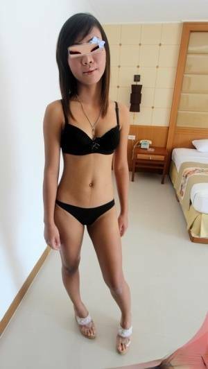 Skinny & lonely Pattaya beerbar girl offers up sexual favors for white on tubephoto.pics