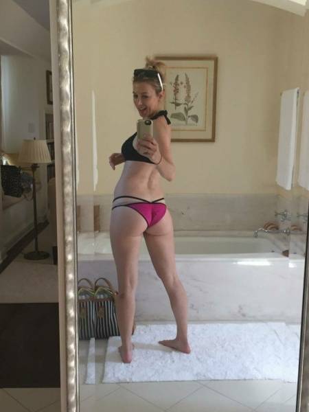 Iliza Shlesinger Sexy Bikini Selfies Set Leaked - Usa on tubephoto.pics