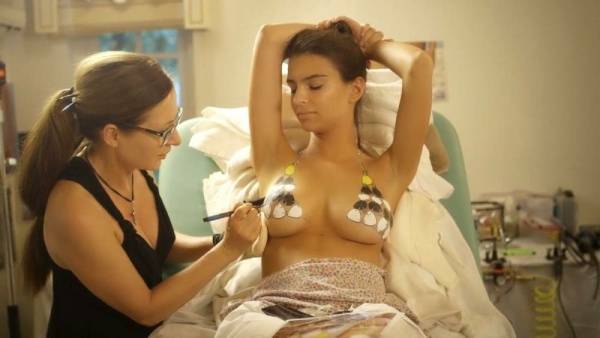 Emily Ratajkowski Nude Body Paint Photoshoot Video Leaked - Usa on tubephoto.pics