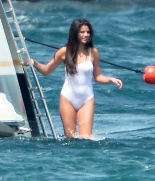 Selena Gomez See-Through One-Piece Set Leaked - Usa on tubephoto.pics