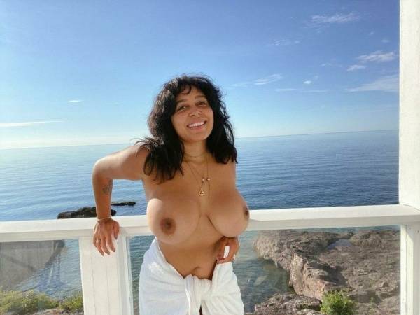 Emily Cheree Nude Outdoor Balcony Onlyfans Set Leaked - Usa on tubephoto.pics