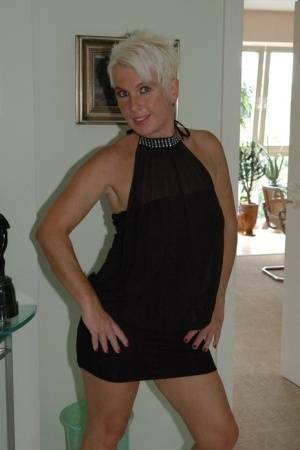 Blonde mature Claudia stipping out of a black dressAmateur,Mature,Stripping on tubephoto.pics