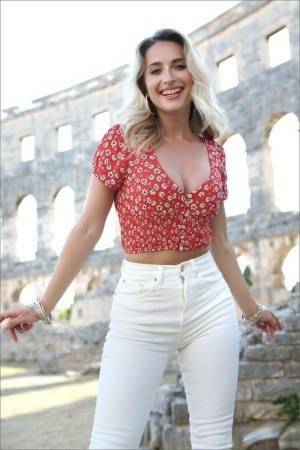 Dirty blonde poses at the Colosseum for a safe for work modelling gig on tubephoto.pics