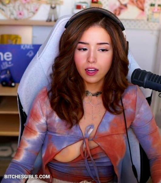 Pokimane Nude Twitch Streamer Leaked Photos on tubephoto.pics