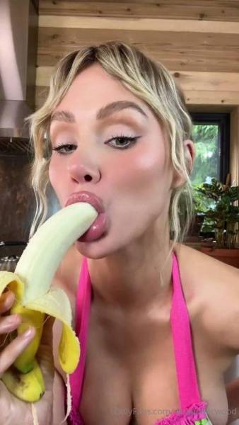 Sara Jean Underwood Banana Blowjob OnlyFans Video Leaked - Usa on tubephoto.pics